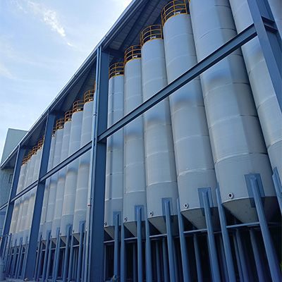 Il silo all'aperto Niasi risolve i punti critici dello stoccaggio di materiali industriali fondamentali