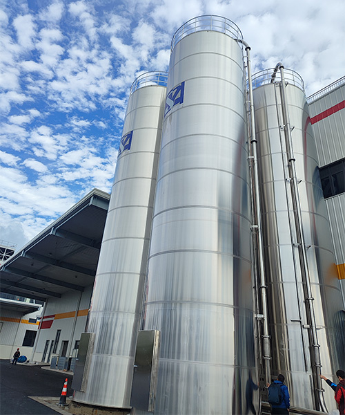 Silo di stoccaggio all'aperto Niasi per materia prima plastica
